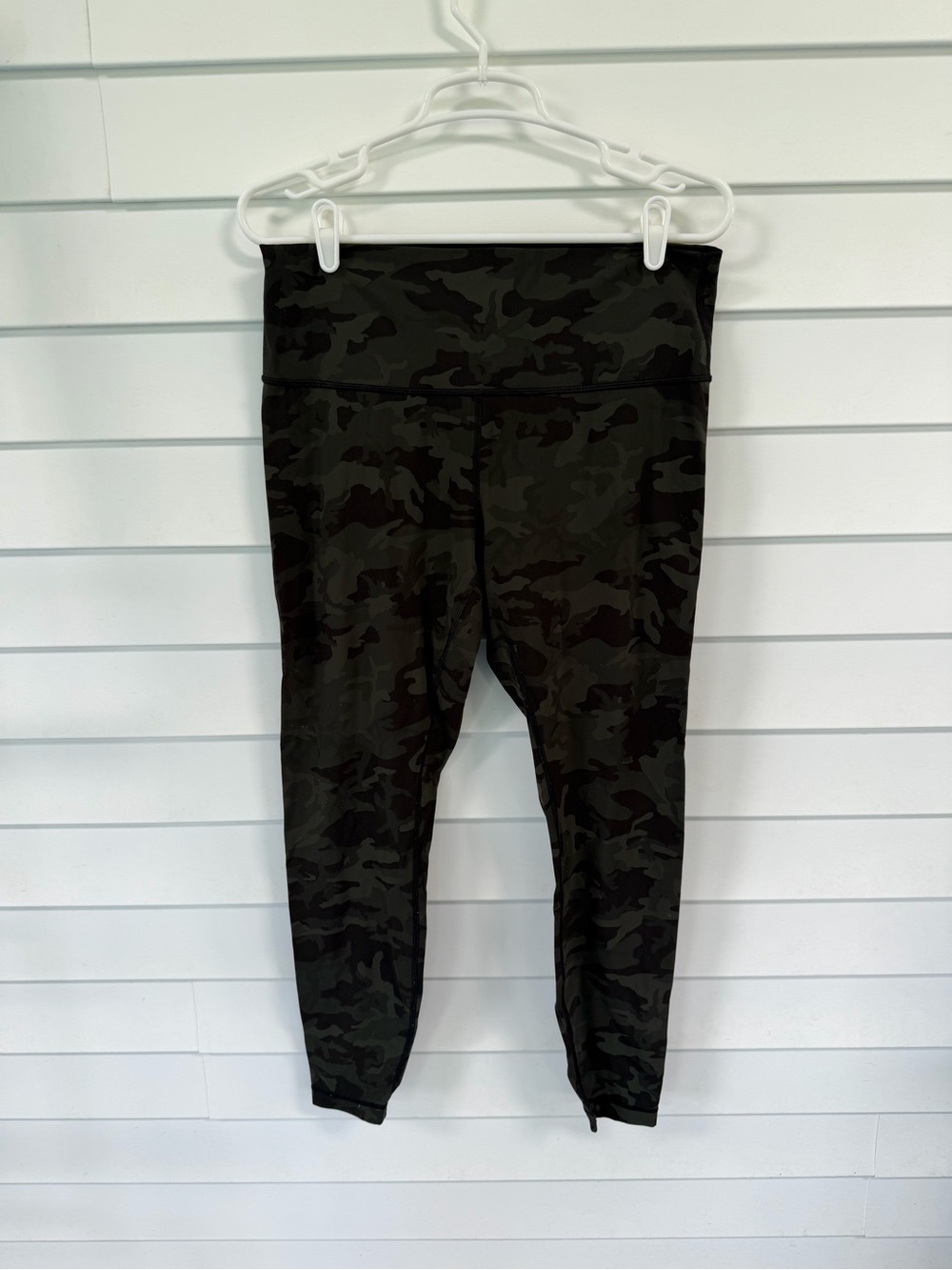 lululemon athletica Women's Dark Green Black Camo Leggings